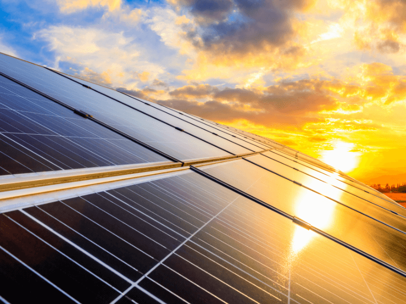 Consórcio de serviço é a melhor opção para energia solar, pois é um investimento imune a aumento dos juros no país